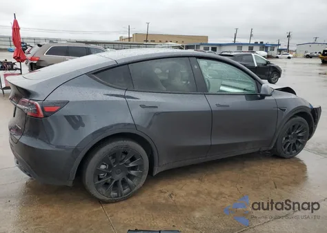 2025 Tesla Model Y из США, поврежденный, VIN 7SAYGAEE4SF253824